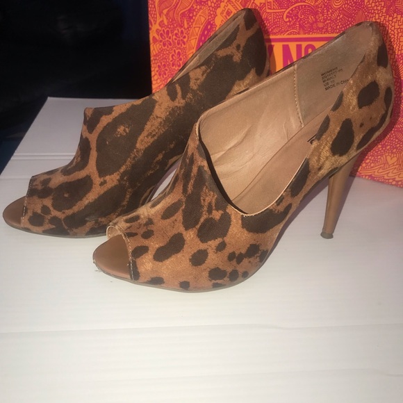 Mix No. 6 Leopard Print Peep Toe Heels - Picture 4 of 11